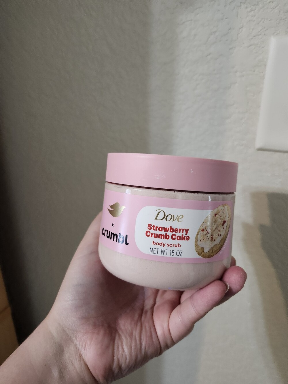 Dove Strawberry Crumb Cake Body Scrub — Pink